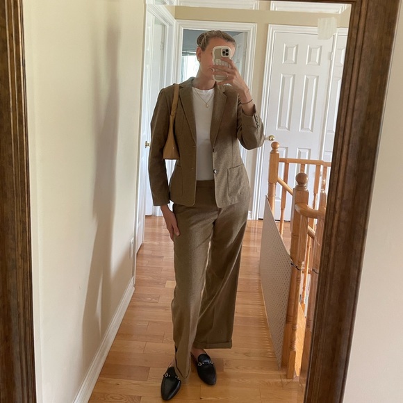 Ralph Lauren Wool Blazer :says Large but realistically it’s more like a 10/12. - Picture 2 of 10